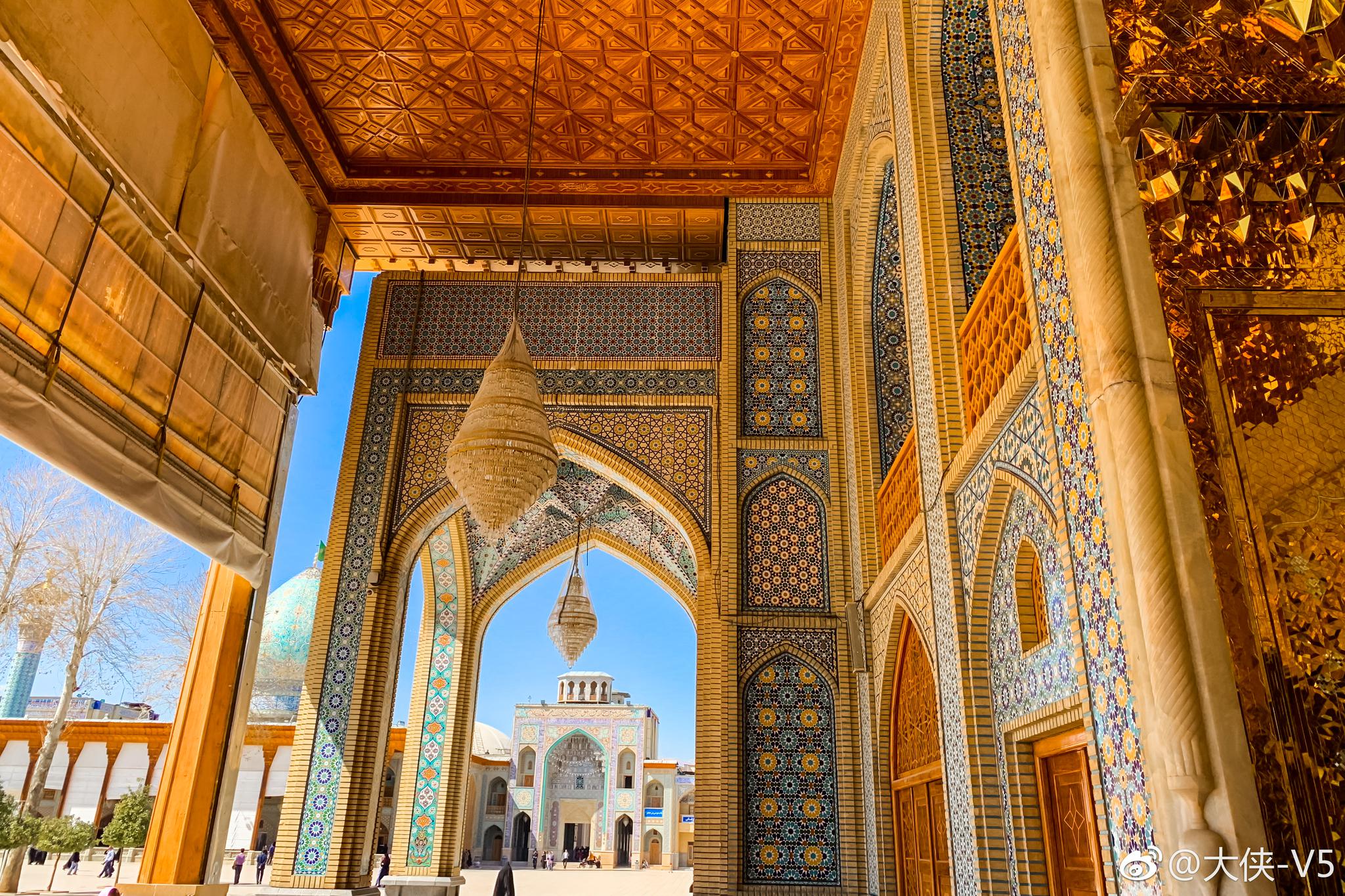 imam reza的兄弟ahmad的陵墓,始建于 12 世纪,是伊朗宗教著名的朝圣之