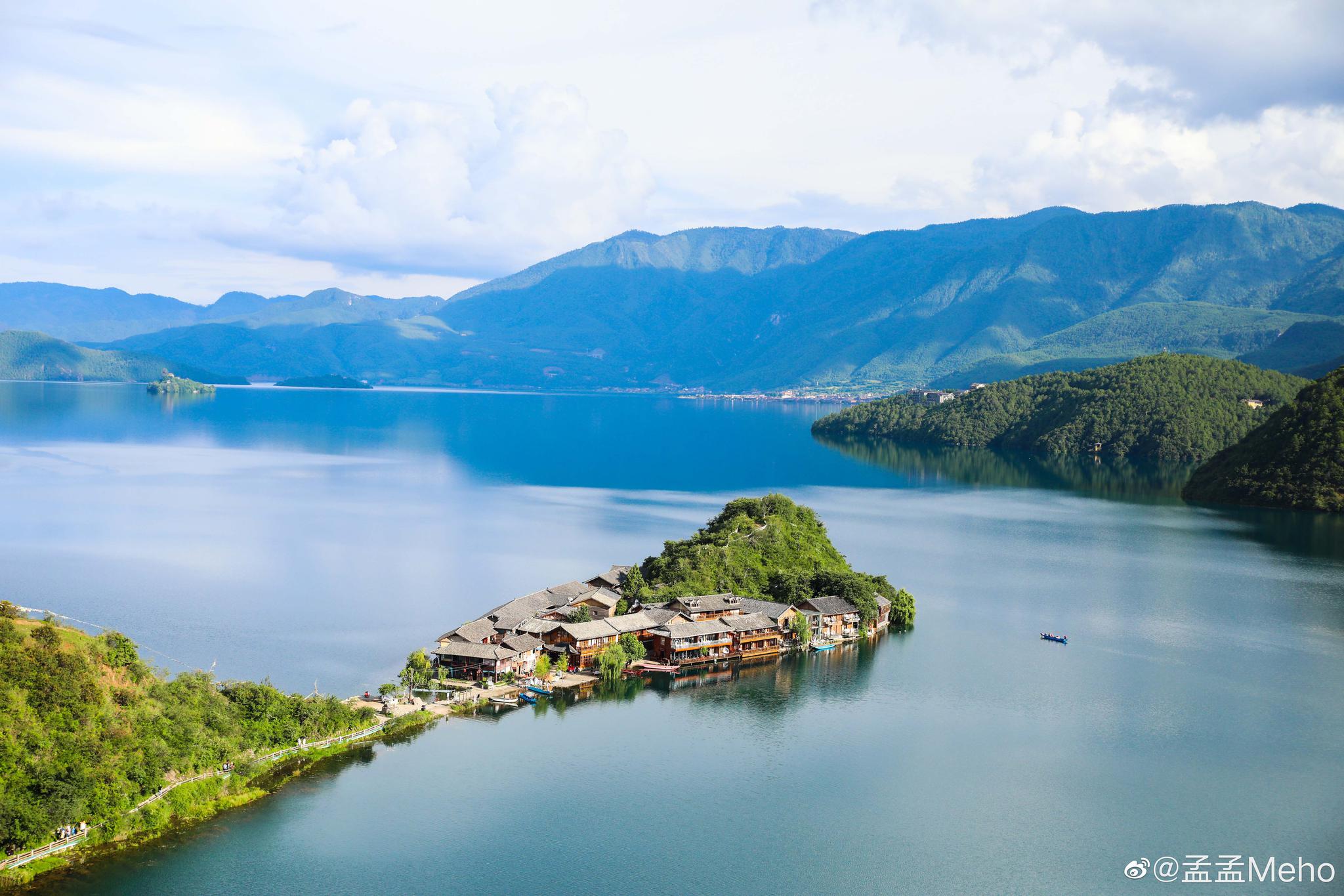 在泸沽湖住一晚,一定不要错过湖景房,阳台直接可以看到湖景