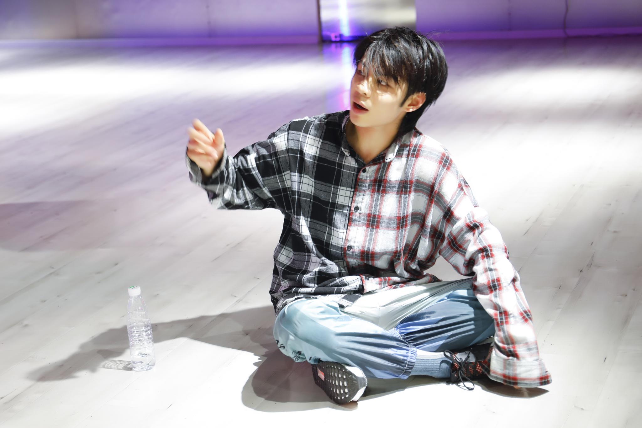 王晨艺格子风穿搭小合集可可爱爱帅帅气气晨艺