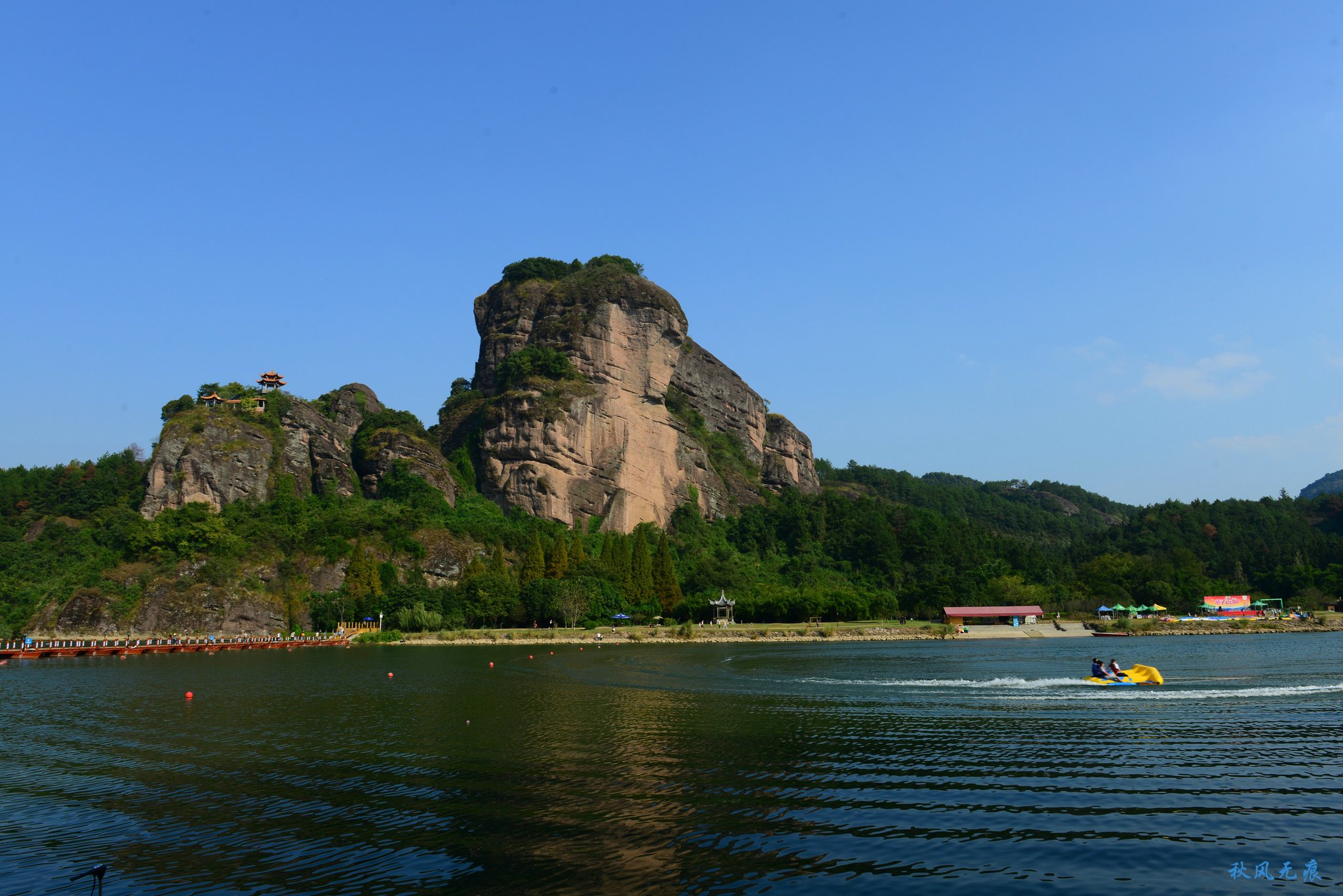 碧水丹霞秀峰湖色晒秋徽风深秋的江西如此绚丽67