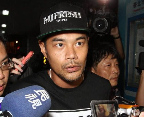 剧中扮演"吴仁耀"的修车黑手叫做郭人豪,郭人豪的感情经历可以说非常