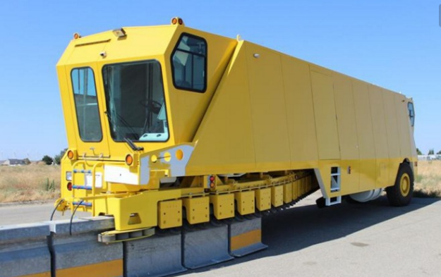 美国发明"道路拉链车",一年可烧掉1.9个亿,中国引进使用