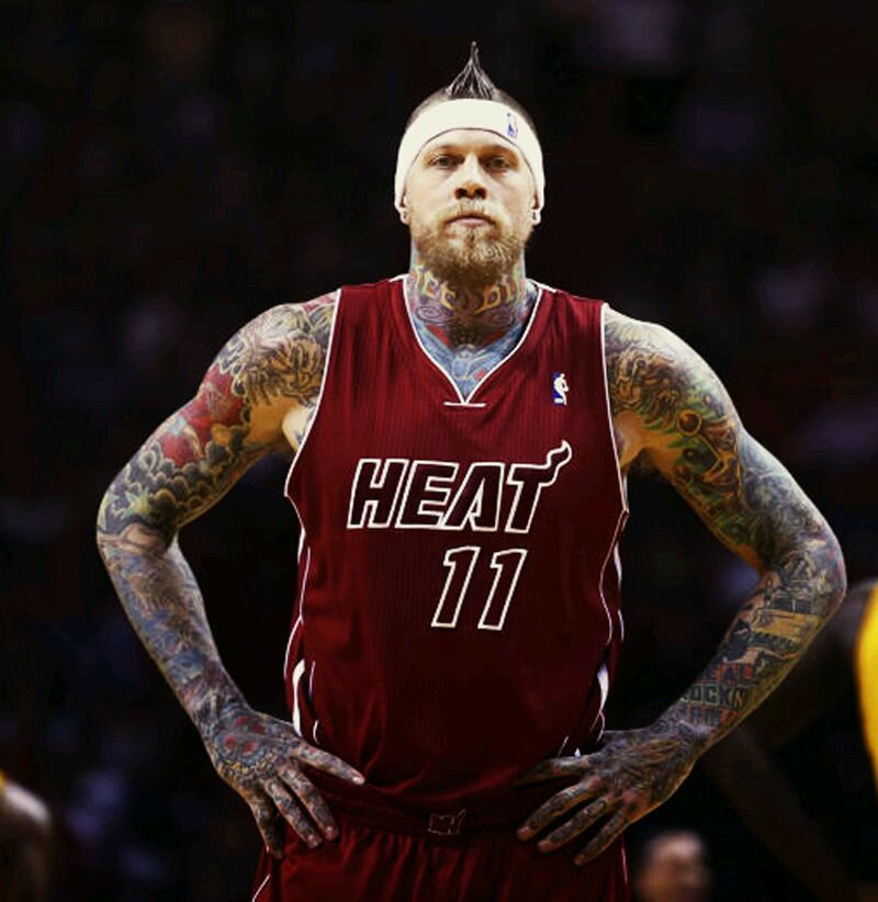 还记得鸟人安德森么那个满身刺青不羁的家伙也发福了