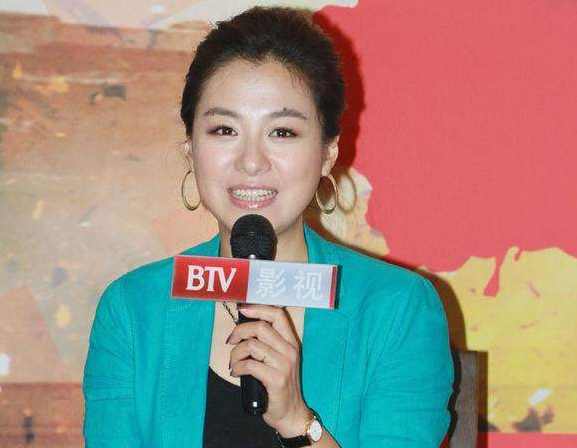 41岁"赛西施"沈傲君近照,与李保田同框像女儿,老公乾隆后代