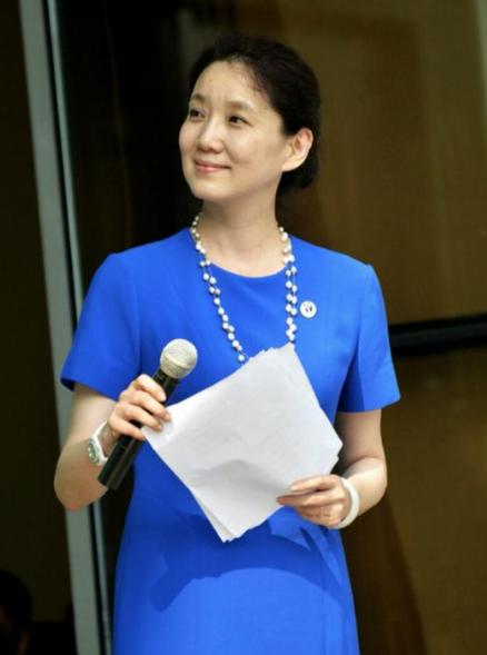 第一段婚姻,发生于1992年.范宇是兰州的一个工程师.