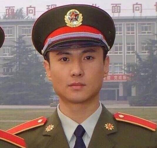 沙溢沈腾杨洋是曾经的军艺三大校草俗话说岁月是把杀猪刀啊