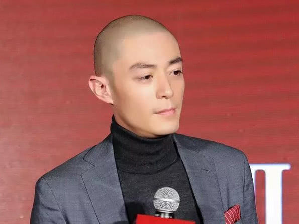 留光头很好看的男星陈晓依旧帅气逼人最后一位堪称光头鼻祖