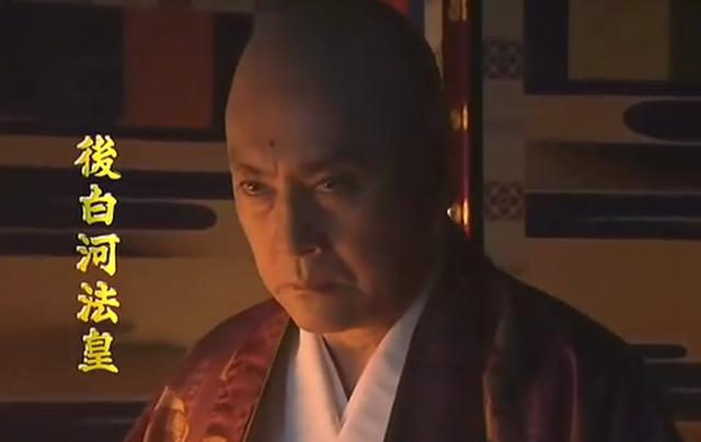 对于后白河天皇(退位后为后白河法皇)来说,保持自己权力的唯一方法就