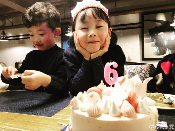 何彦霓晒一家三口的美好生活,女儿6岁,越长越像童星谢苗!