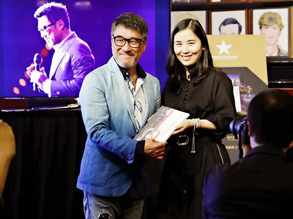 同样一位出品人,她便是君舍文化董事长暨ceo,环球百老汇董事长钟丽芳