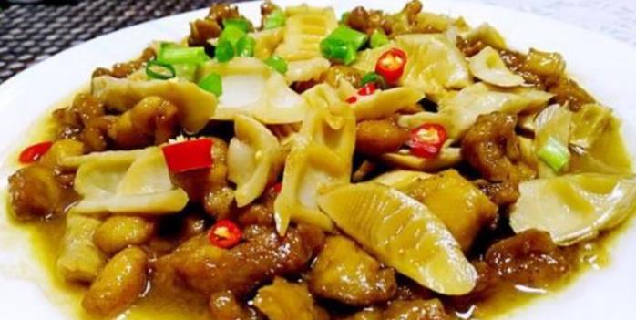 竹笋鸡学会这样烧,味道鲜美汤汁浓郁,鸡肉鲜嫩多汁,做法超简单