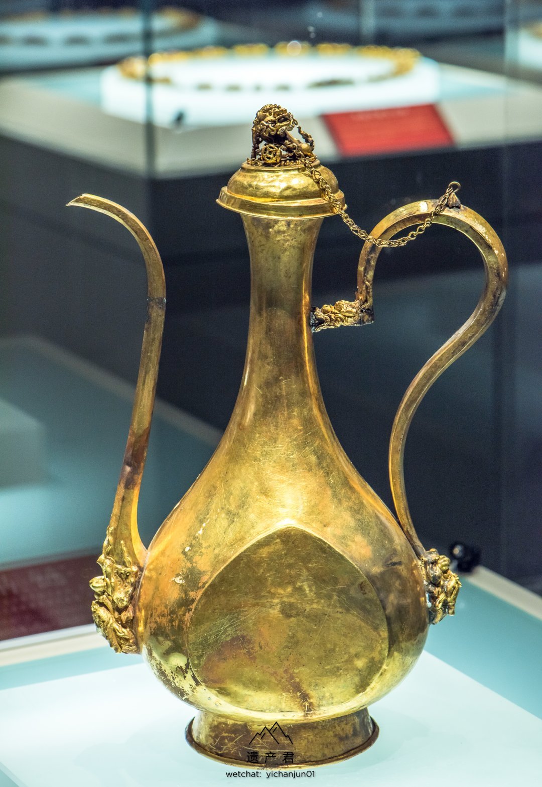 湖北蕲春县博物馆藏· 明"嘉靖三十四年"造铭杏叶金壶