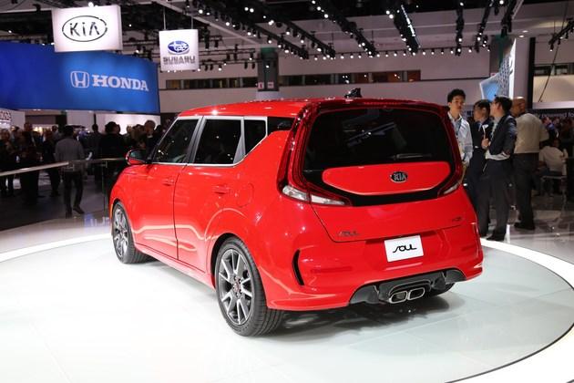 起亚全新秀儿车展亮相,外观内饰个性动感,还提供三个车型版本