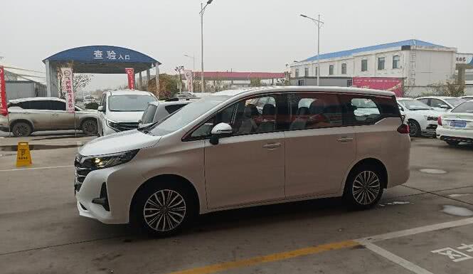 首台广汽传祺gm6到店,质感十足和本田奥德赛就差一个侧滑门