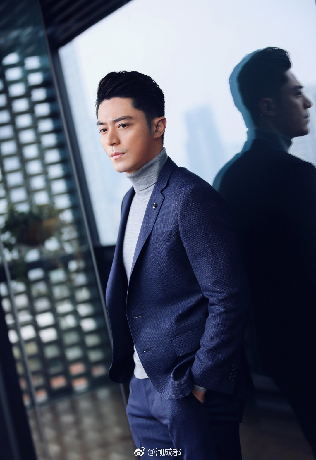 霍建华身着假日系列亮相