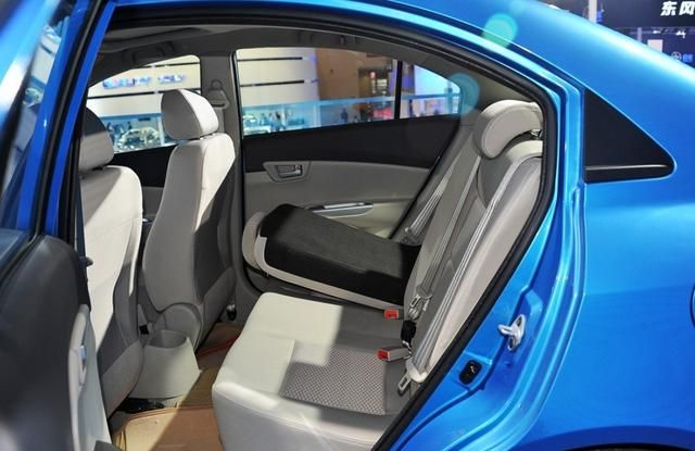 多数人都喜欢悦翔v5,整车隔音效果不错,空间宽敞