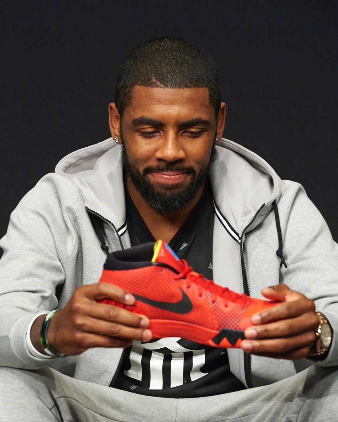 5年前的今天,nike发布了欧文1代