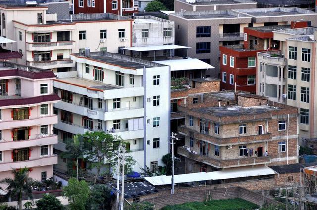 "大屋摞小屋,三年两篇哭",房屋加盖的危险系数很大?