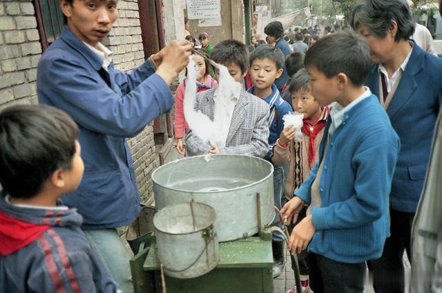 1986年的重庆,罕见街拍老照片,重庆80后儿时的生活记忆