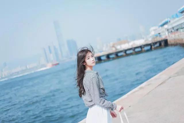 旅行照这5个拍照姿势?怎么拍照好看,学会这10个pose准没错~|人像|姿势|回眸_新浪新闻