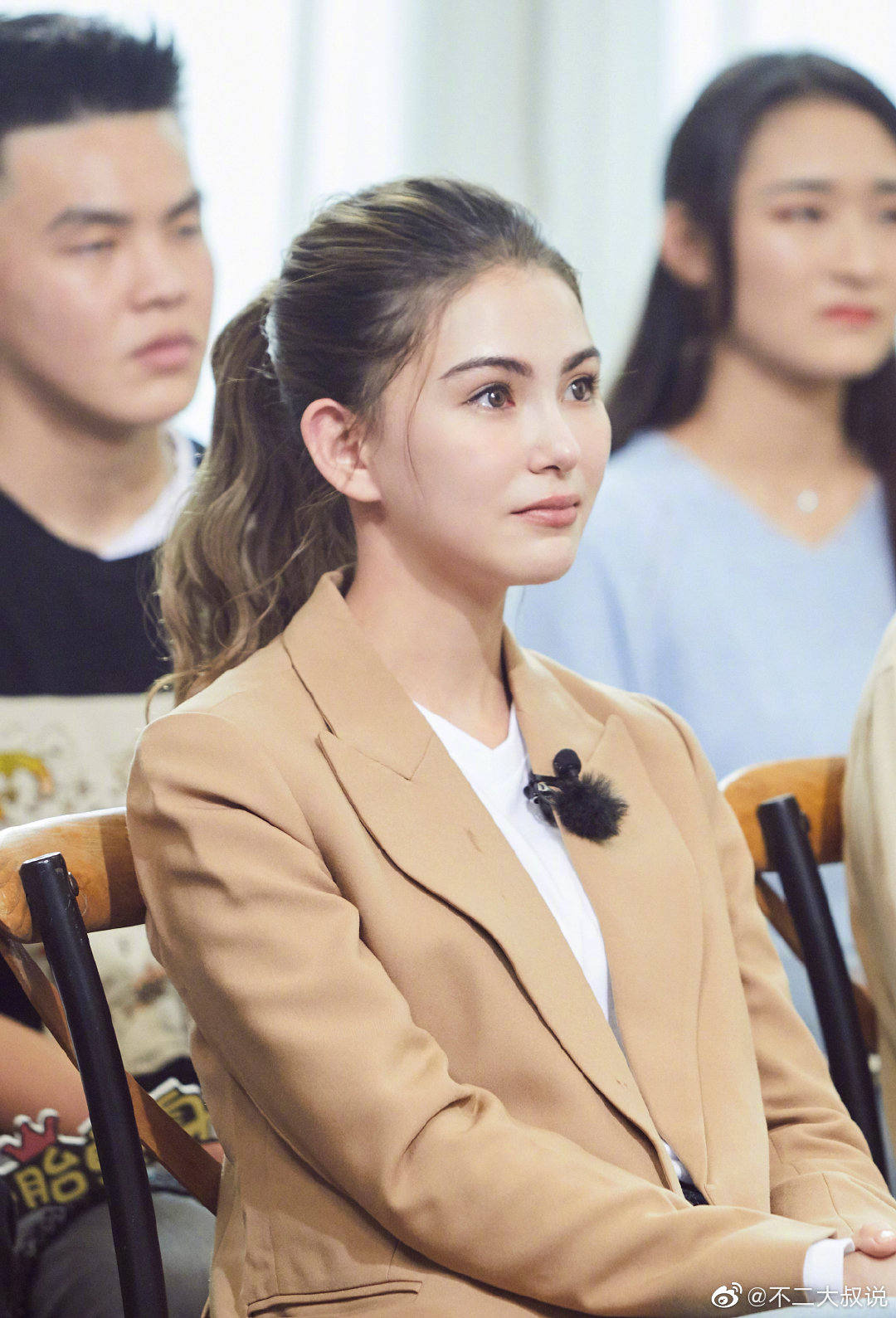 昆凌回应在《你怎么这么好看》里给方静送了婚纱，说