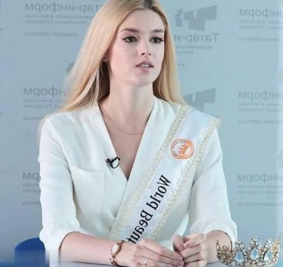 俄罗斯"排球女神"艾丽莎,运动生涯没夺冠,当模特却拿世界冠军