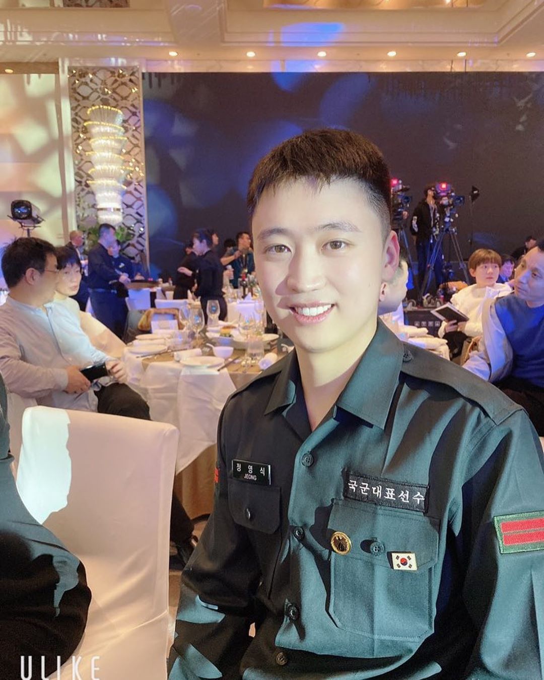 郑荣植晒出参加国际乒联年终总决赛颁奖典礼期的照片_高清图集_新浪网