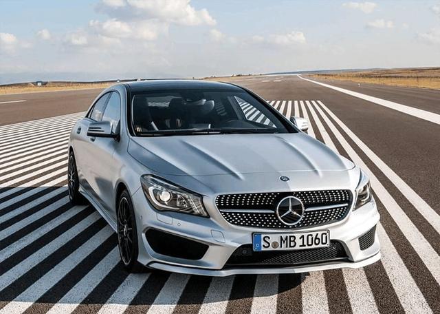 低配车型并不配备日间行车灯以及采用传统的卤素光源大灯.