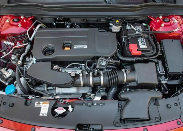 而且官方也默许了,有意思的是,一直以发动机为傲的本田却因为1