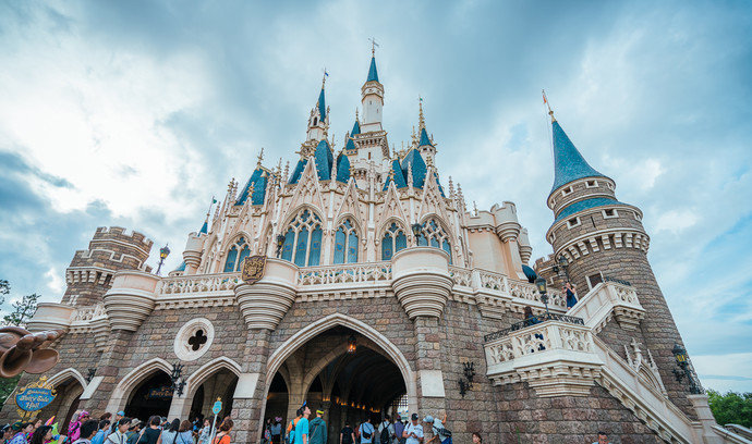 东京迪士尼乐园(tokyo disneyland)修建于1982年