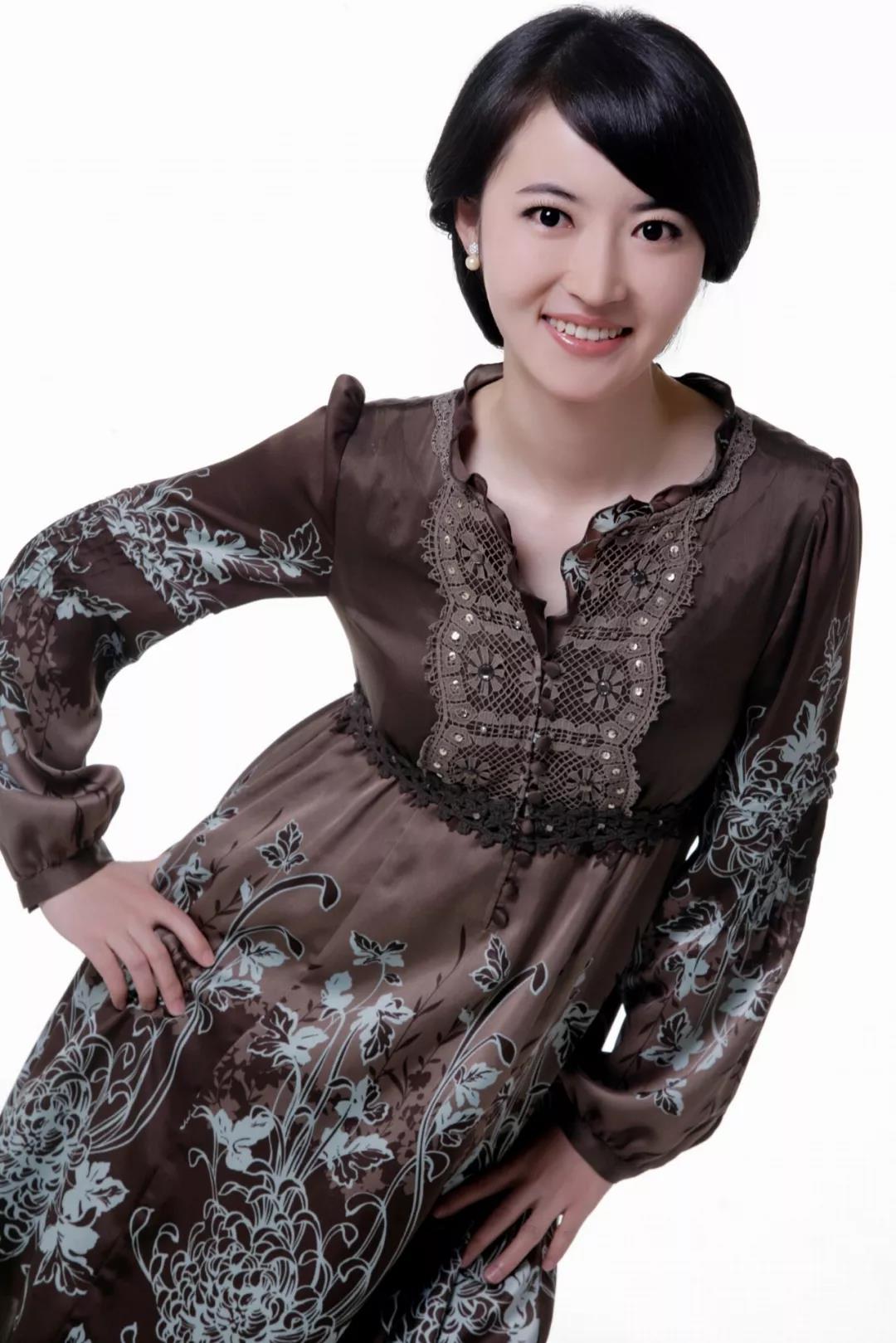 2002 年,张晓楠(左二),李笑来(左三),罗永浩(左四),李丰(右二)在