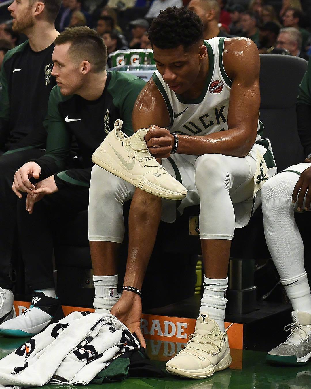 字母哥上脚的那些科比战靴