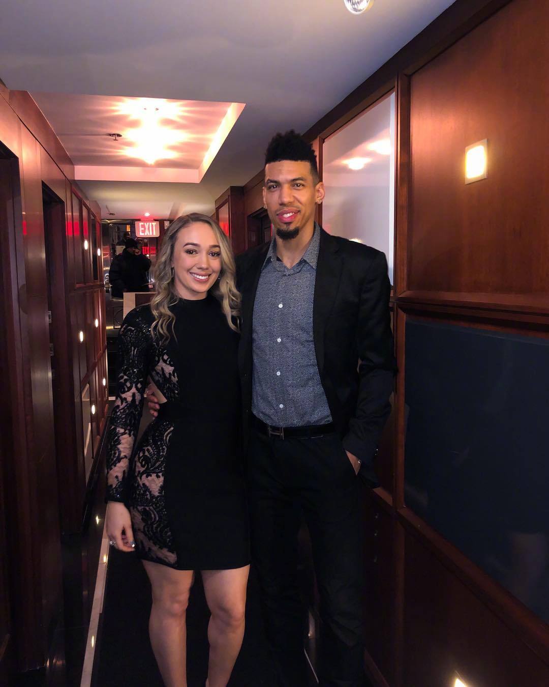 丹尼-格林和妻子的恩爱日常.