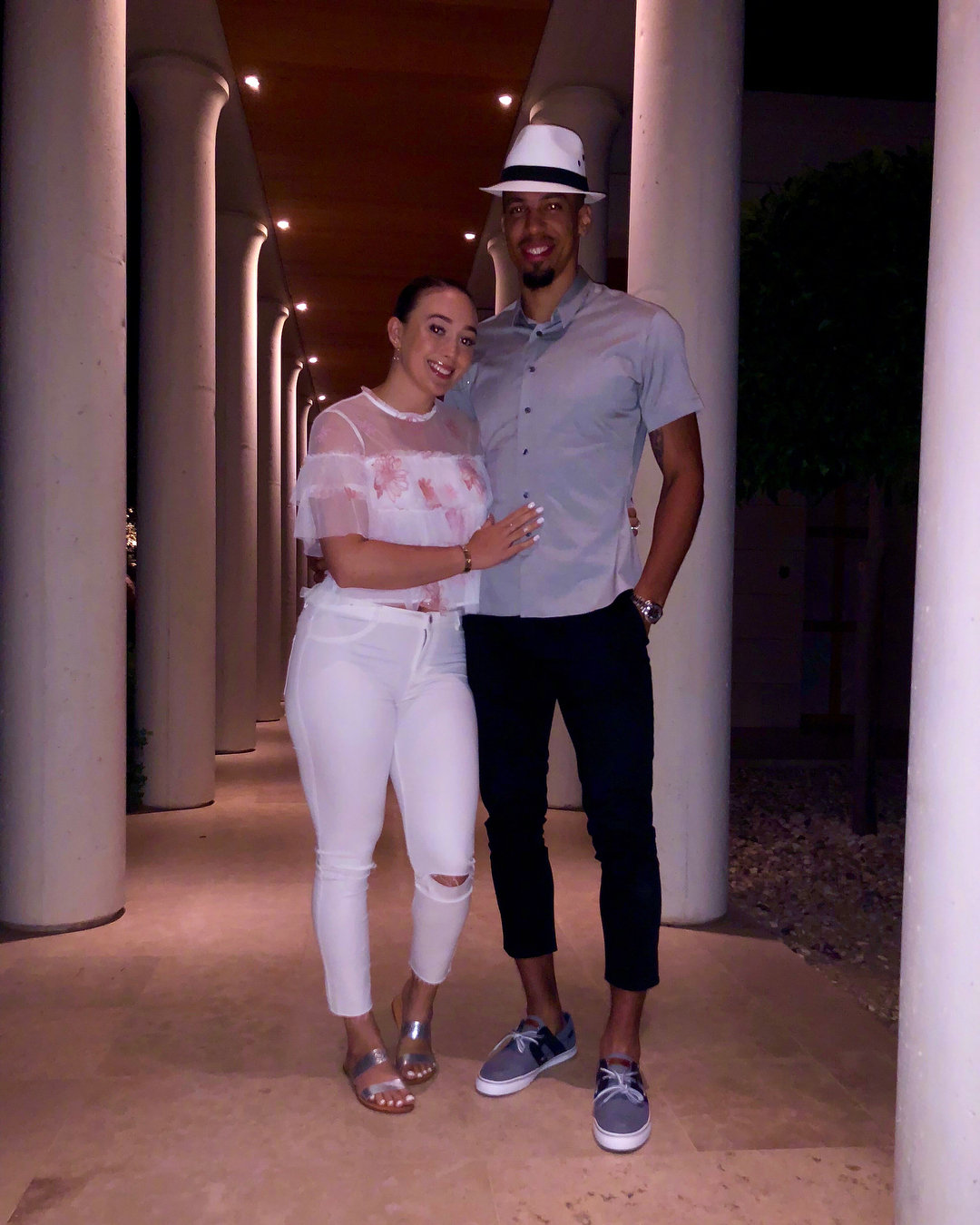 丹尼-格林和妻子的恩爱日常.