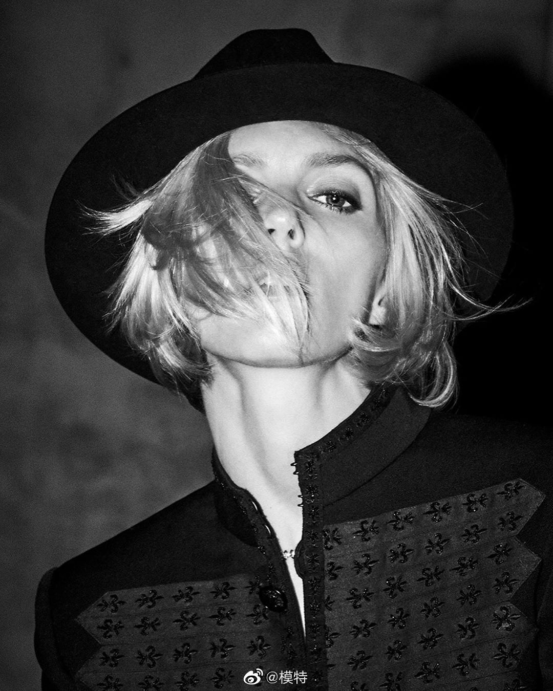 超模anja rubik安公子 安雅·卢比可登上新加坡 t 杂志12月刊 拍摄于