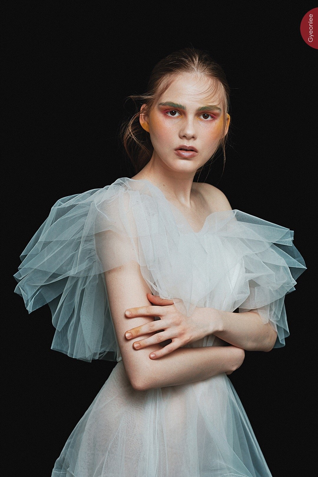 摄影:@gyeonlee化妆&造型:@jk-studio模特:anna @youth场地:@可然出品