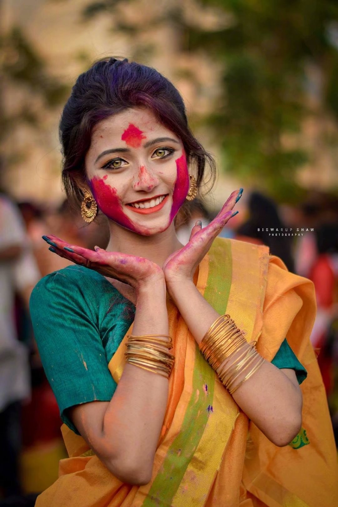Riya Sanyal ，一位来自印度的女孩因为迷人的眼睛与笑容红遍网络|笑容|女孩|印度_新浪新闻