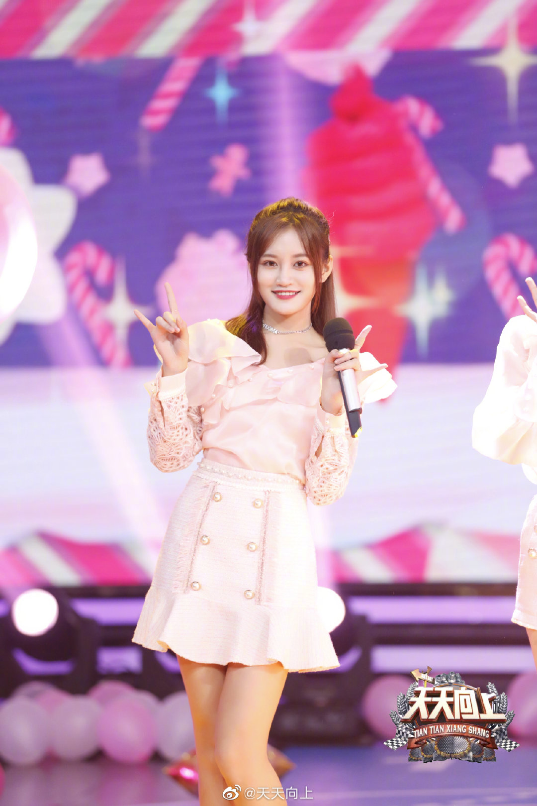 天天向上表演秀snh48李艺彤林思意费沁源沈梦瑶许杨玉琢张昕
