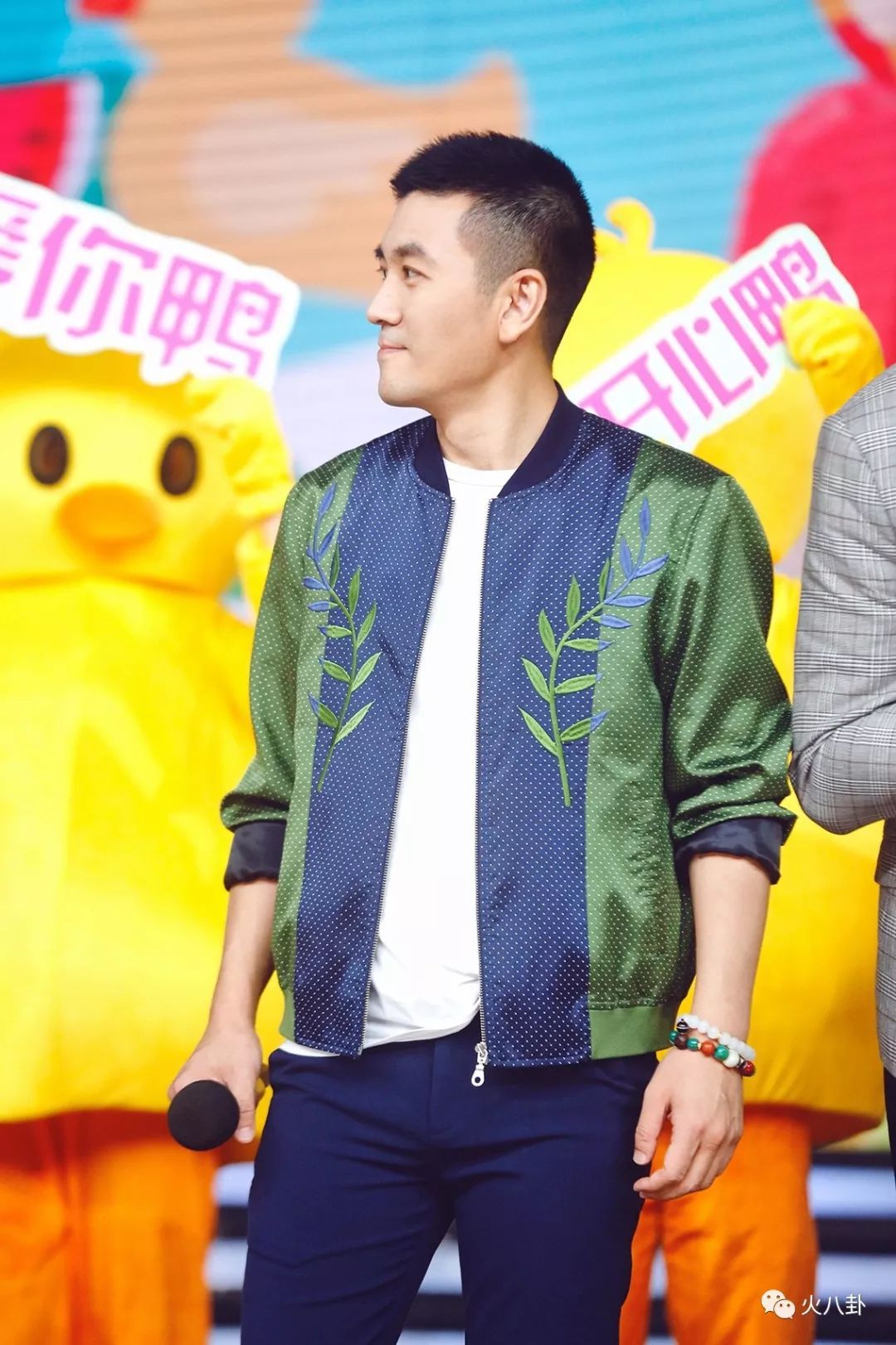 杨子黄圣依现身湖南卫视天天向上吃鸭谈养生被汪涵赞老中医