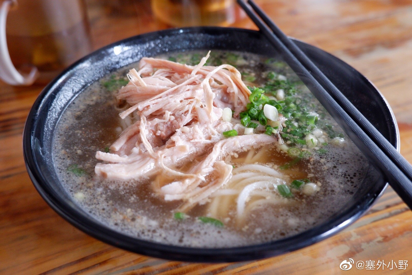 去巍山古城吃最有名的耙肉饵丝.巍山古城因为没有大理古城那么有名