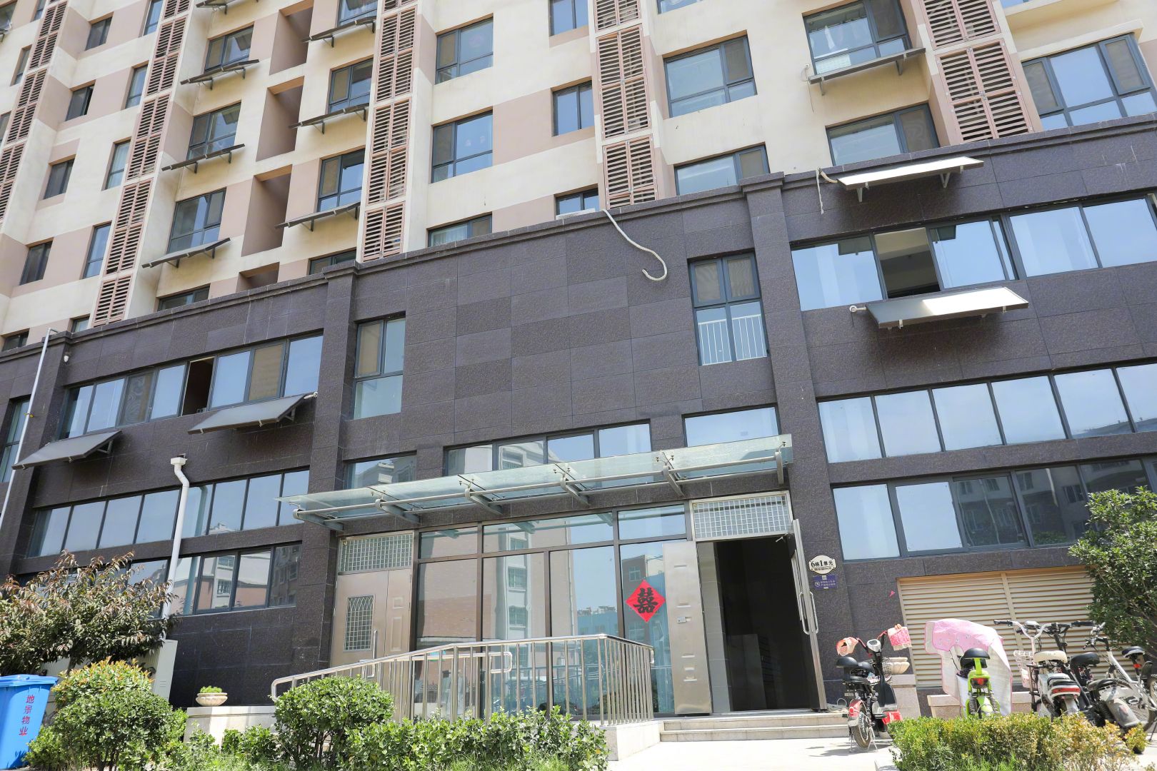 济宁一小区电梯莫名从10楼坠到负二楼业主吓懵了