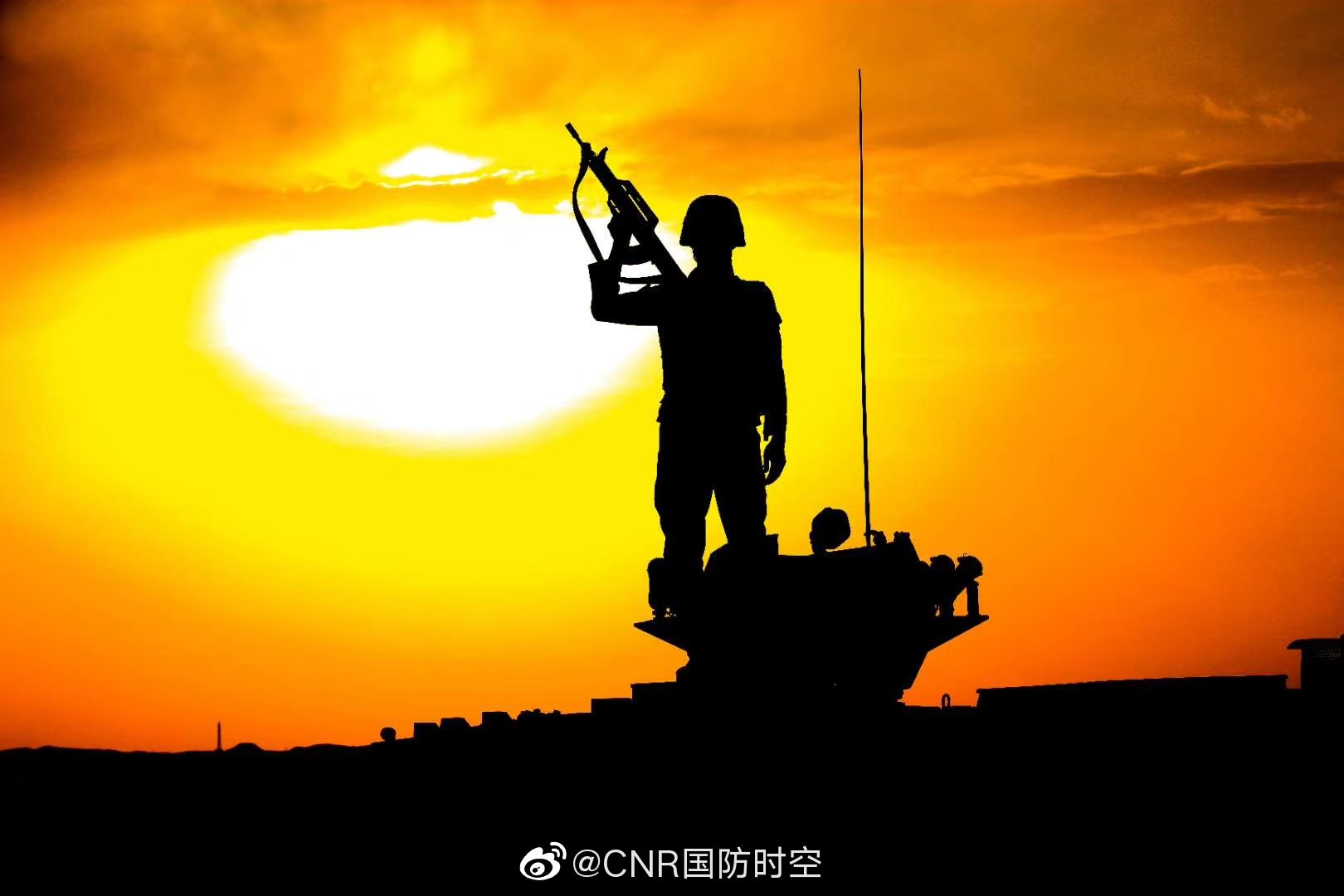 光与影展现军人独特的美禹佳君杨秀鹏