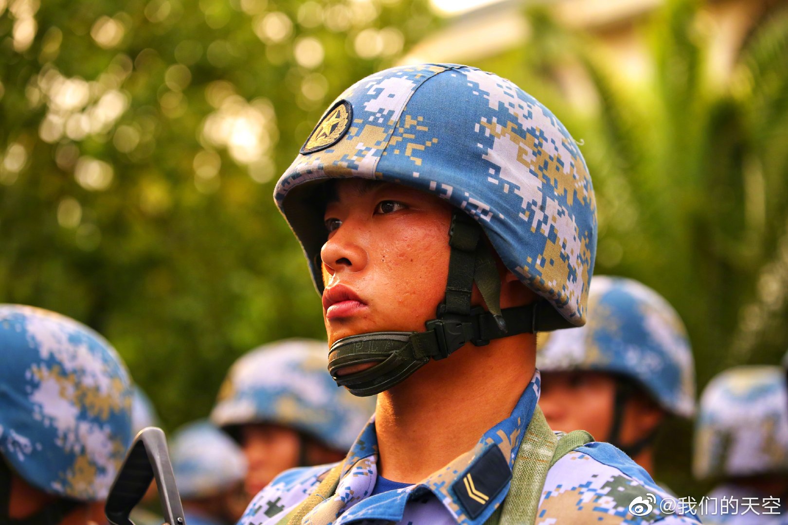 警卫连一群奋进青年的集结地警卫连一个磨砺意志的练兵场