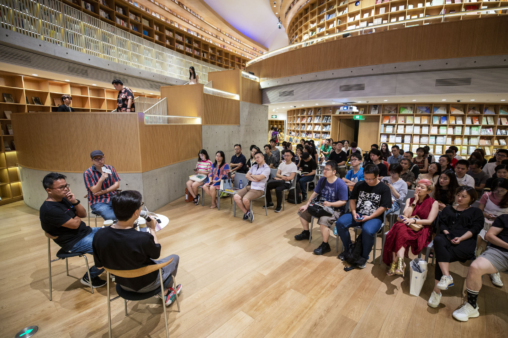 《荒潮》新书签售会圆满结束