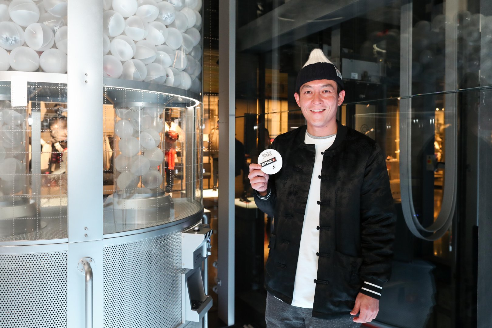 由潮流先锋陈冠希,青年演员周冬雨联合推荐的nike app中文版热辣上线