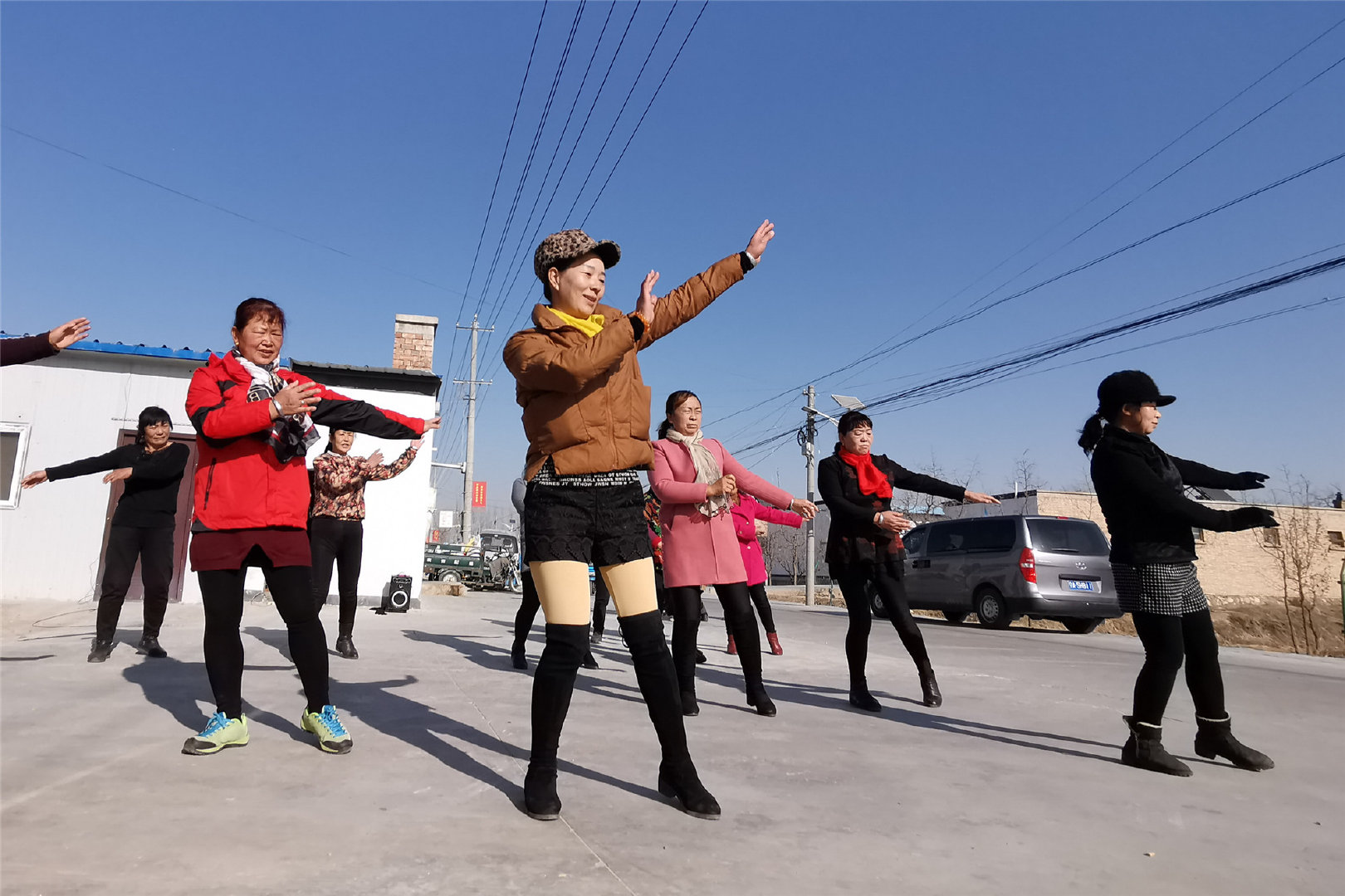 【黄河两岸是我家】灵武市梧桐树乡沙坝头村:用广场舞为新农村代言