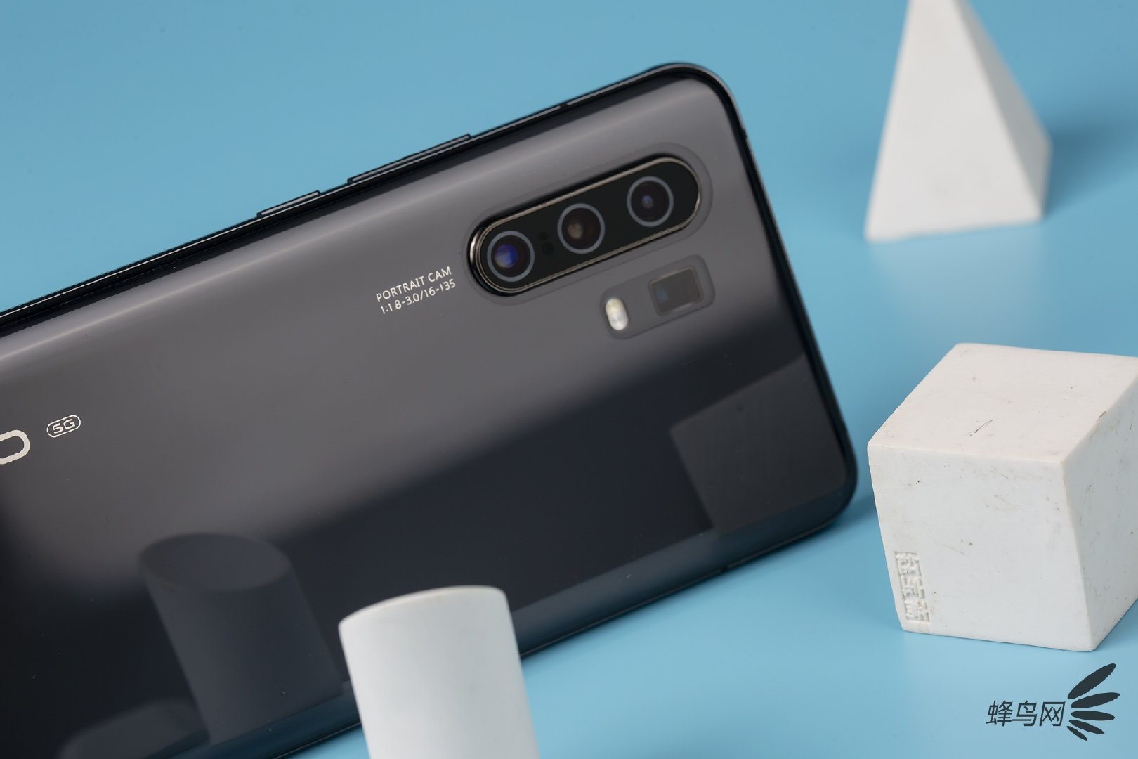 2019年12月16日,vivo最新双模5g终端x30系列手机正式发布