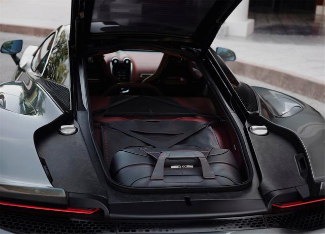 布加迪chiron不是去年的车,但这款是.