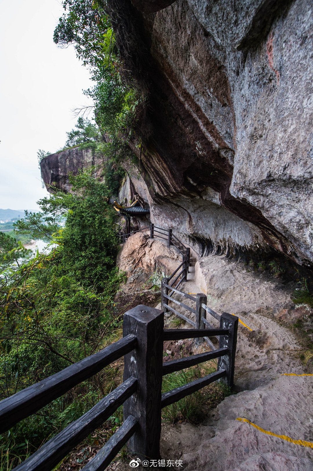 山不在高,有仙则灵.古人在缙云仙都山上修仙学道,飘然欲仙