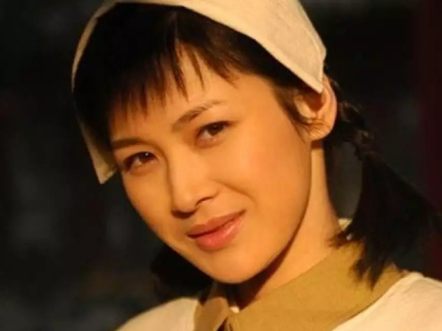 童蕾新剧热播,25岁凭《亮剑》走红,和周一围分手嫁富豪生女